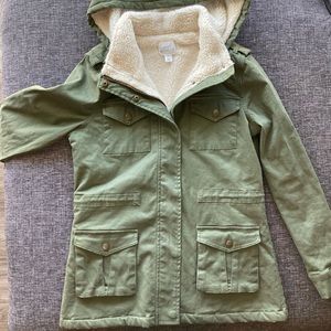 Olive green/fleece lined cargo jacket.